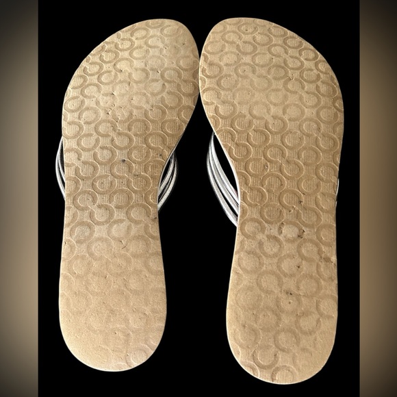 Coach Molly Tan Silver Metallic Leather Heart Sandals Flip Flops Size 7.5 - Picture 4 of 4